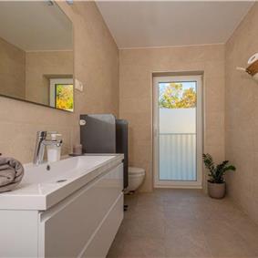 5 bedroom villa with pool near Crikvenica, sleeps 10